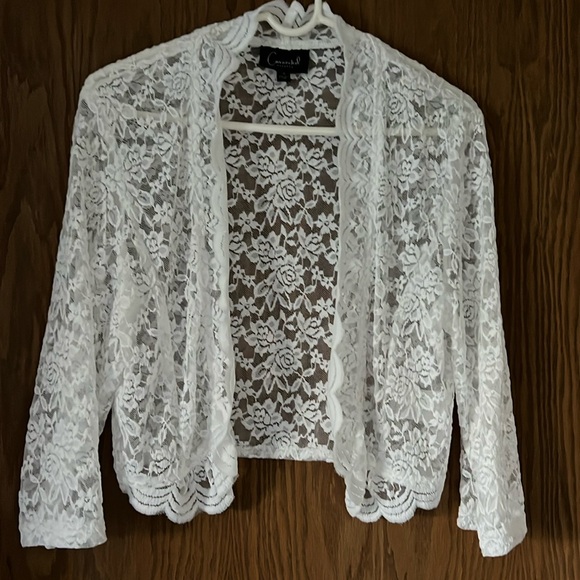 Ladies lace shrug - Picture 1 of 4
